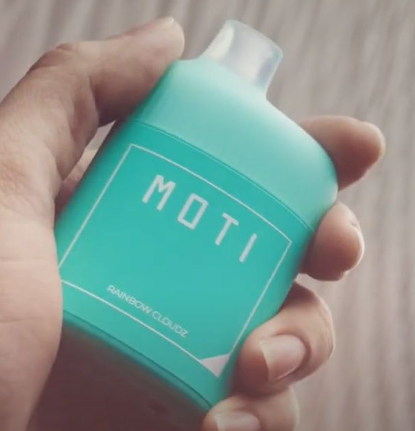 موتي: الابتكار الذي يعيد تعريف تجربة التدخين الإلكتروني